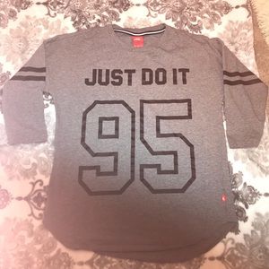 Gray Nike 1/4 sleeve tee